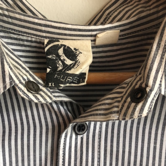 Mens Hurley Button Up. Size XL - Picture 2 of 7